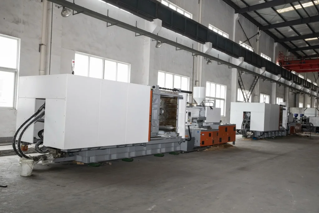 станок для литья пластмасс